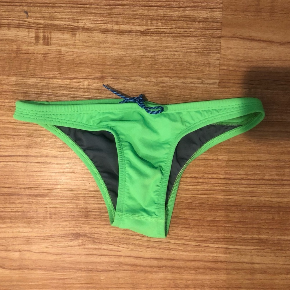 Athletic swim suit